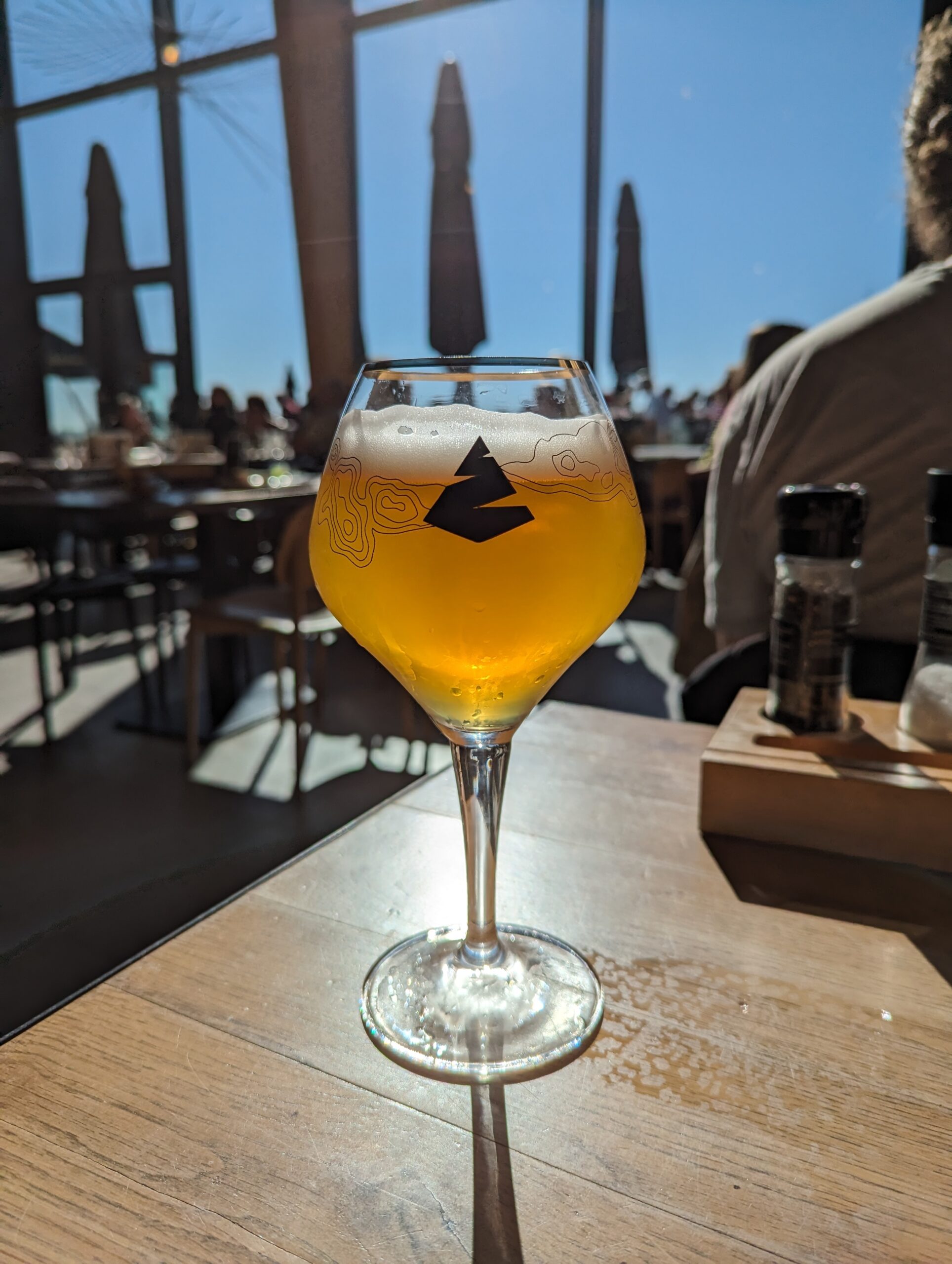 Ein Glas Peak-Bier bei der Pause an der Peak Brauerei