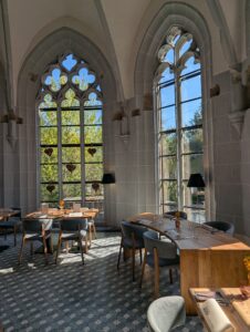 Innenraum der ehemaligen Kapelle von Helzles Cesar & Morian in Bad Sobernheim